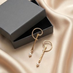 Σκουλαρίκια Elegant σπείρα με ευθεία και πέρλα, κρεμαστά (E370)