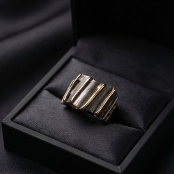 Δαχτυλίδι Elegant διαγώνιες γραμμές, χρυσόμαυρο (Ε397)