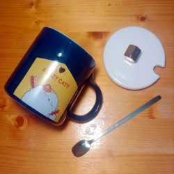 Κεραμική Κούπα 350ml "A Lazy Cat", με καπάκι και κουταλάκι (G790)
